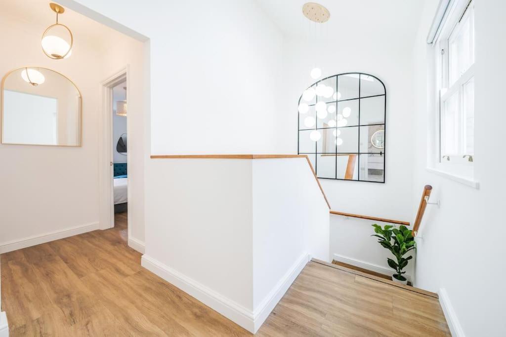 House 10 Mins To Tower Bridge Hot Tub & Parking Villa London Eksteriør billede