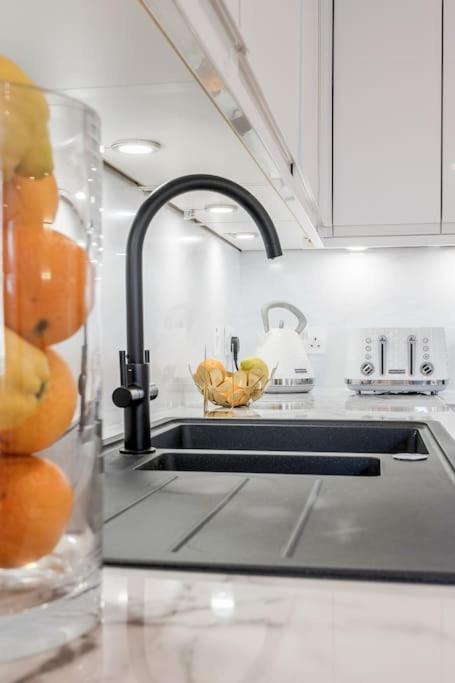 House 10 Mins To Tower Bridge Hot Tub & Parking Villa London Eksteriør billede